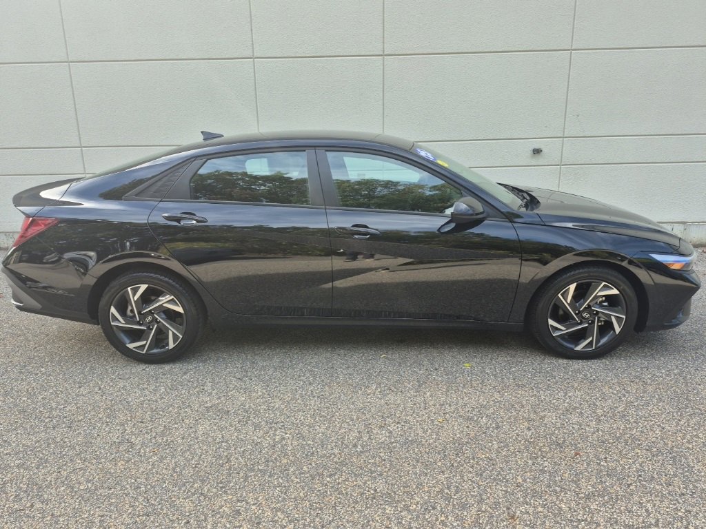 Used 2025 Hyundai Elantra Sport image 4