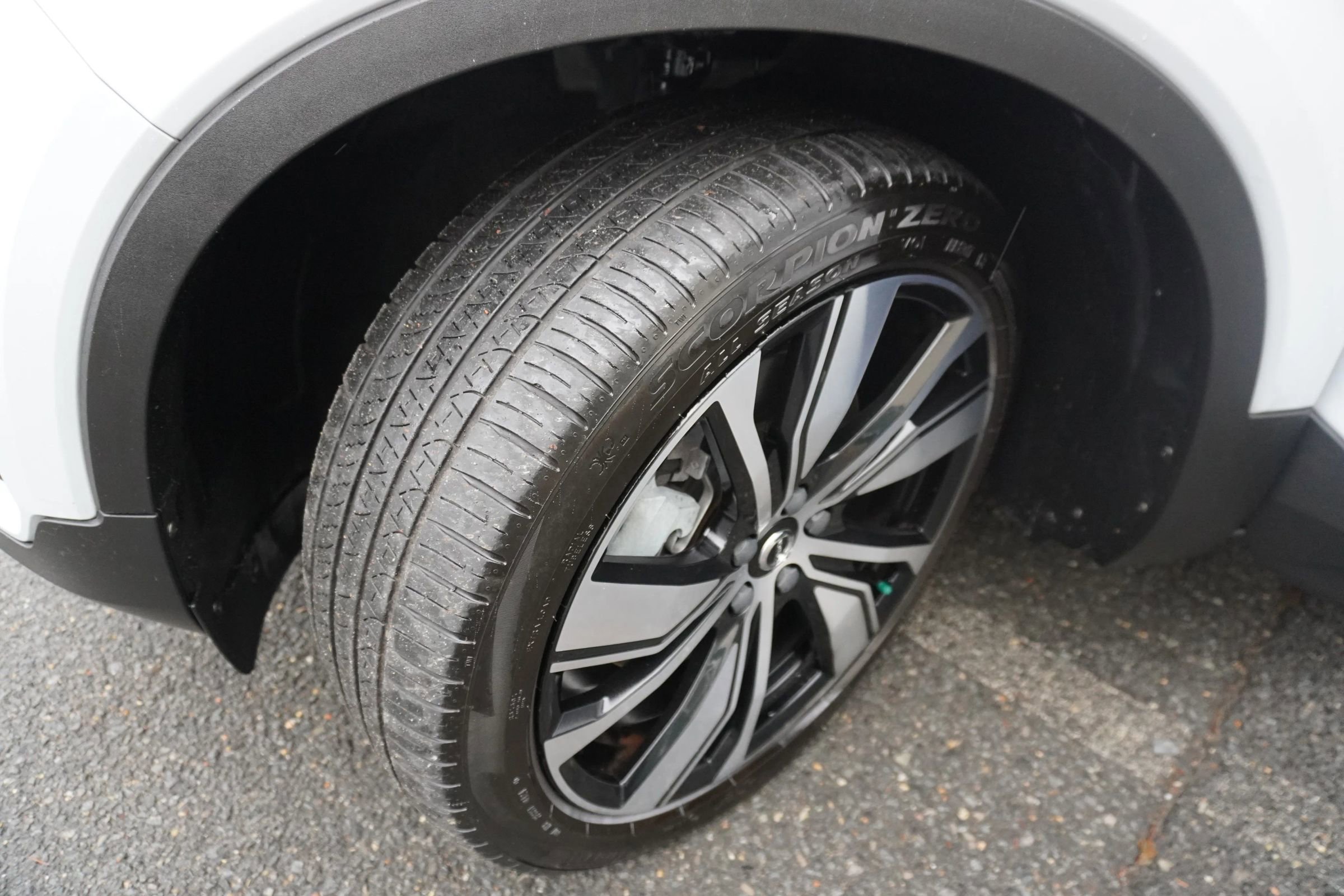 Used 2021 Volvo XC40 P8 Recharge w/ Advanced Package image 31