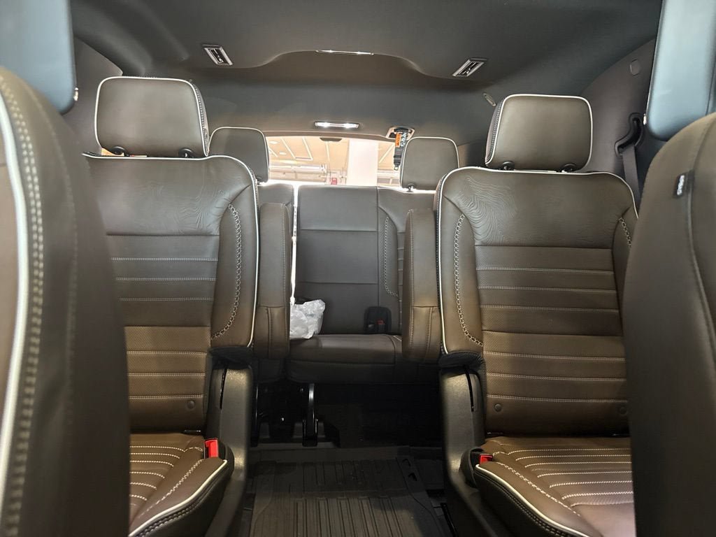 New 2026 GMC Yukon Denali Ultimate w/ LPO, Floor Liner Package AWD/4WD image 14