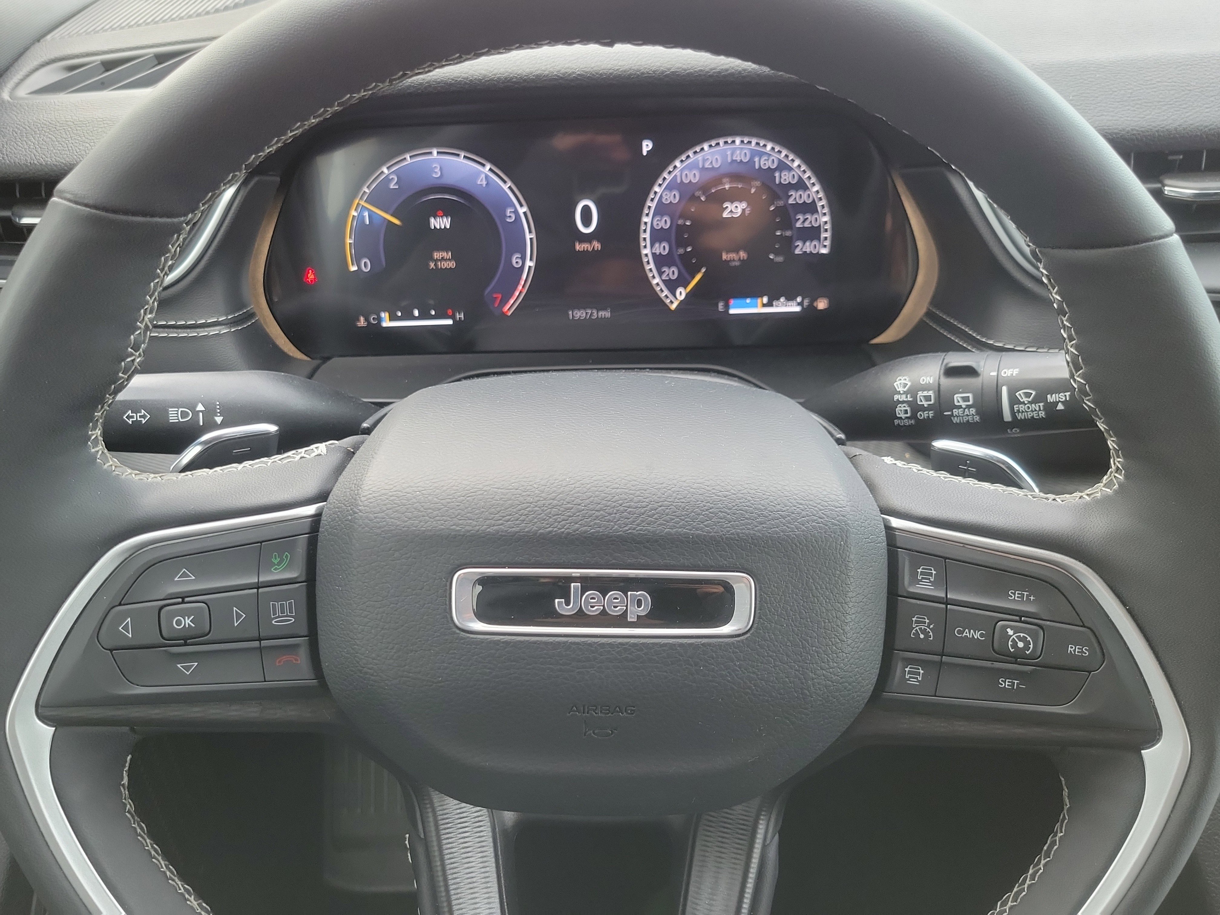 Used 2025 Jeep Grand Cherokee Altitude AWD/4WD image 10