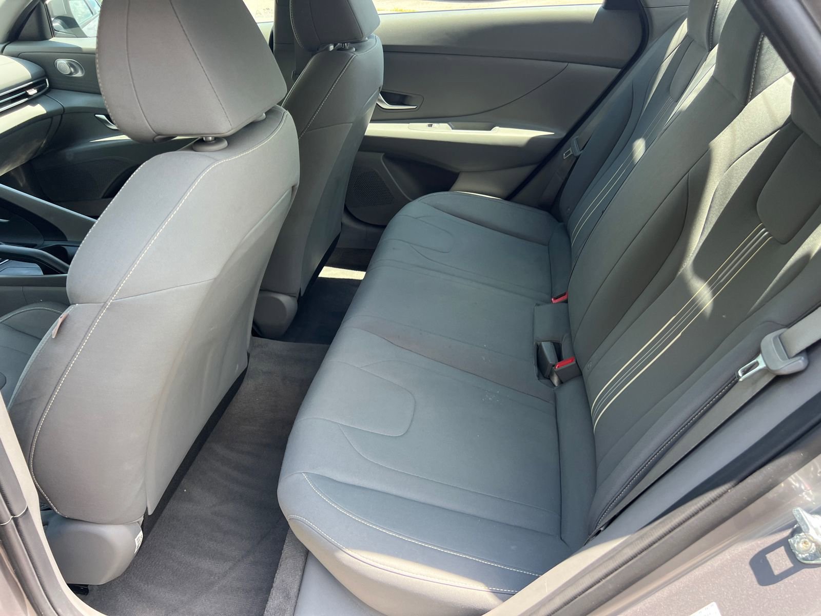 Used 2022 Hyundai Elantra SEL w/ Preferred Accessory Package FWD image 18