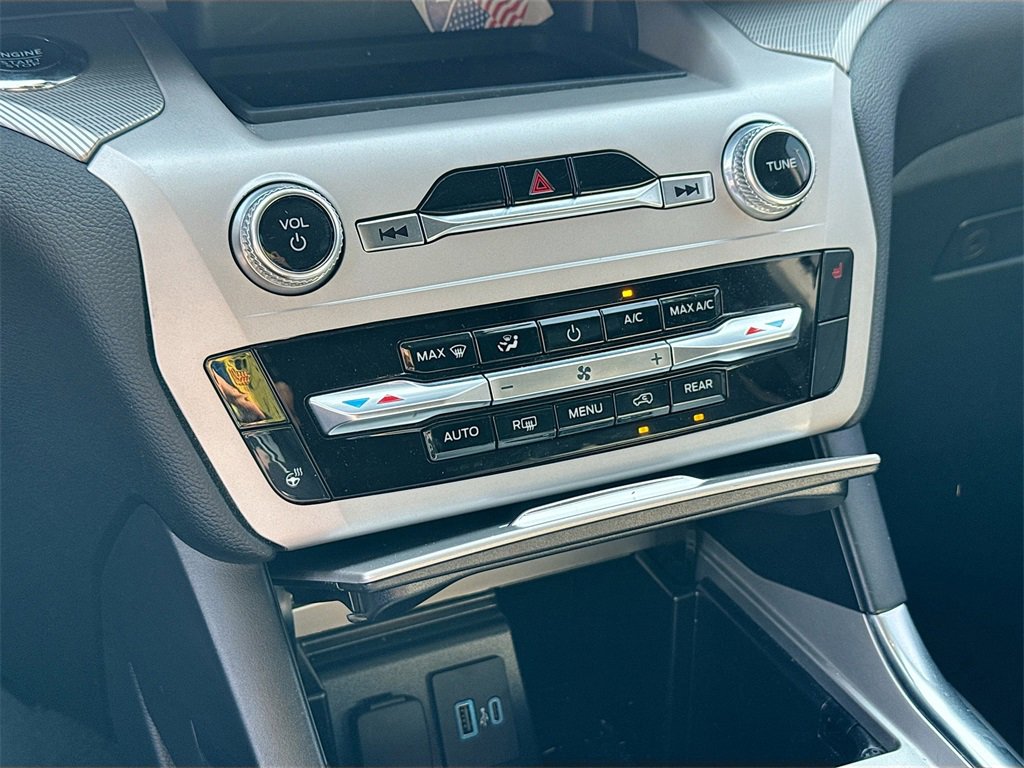 Used 2024 Ford Explorer XLT w/ Equipment Group 202A image 18