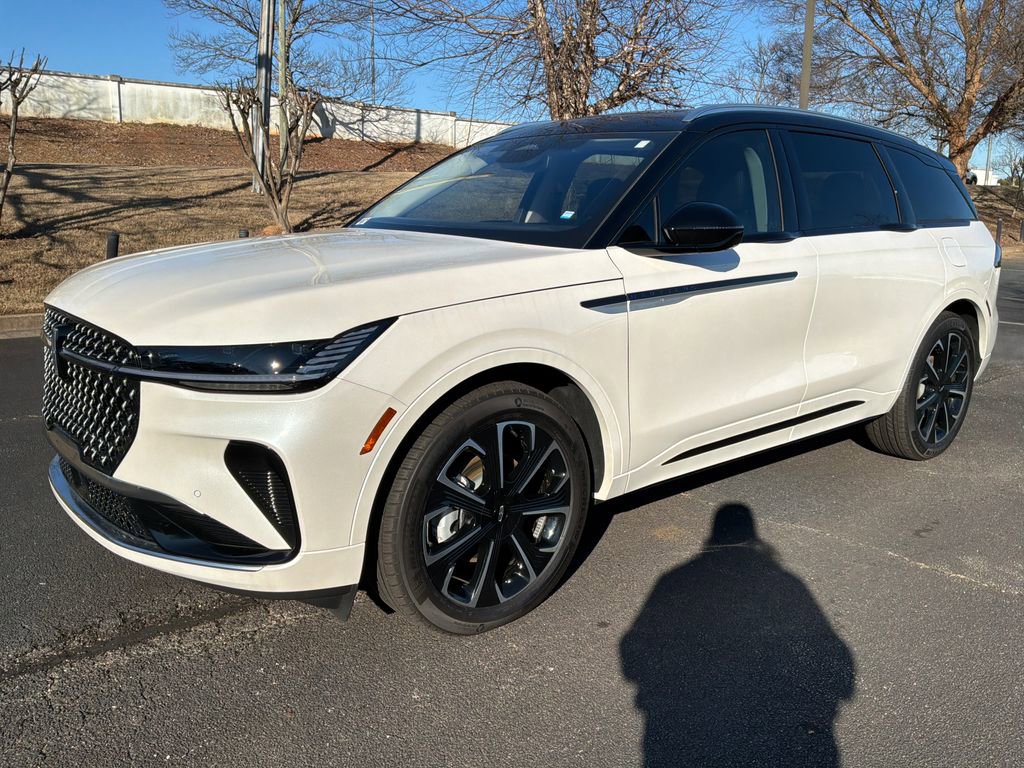 Used 2025 Lincoln Nautilus Reserve image 10