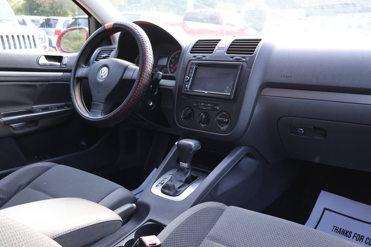 Used 2007 Volkswagen Rabbit 4-Door FWD image 25