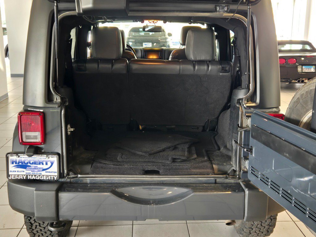 Used 2017 Jeep Wrangler Unlimited Sahara w/ Connectivity Group AWD/4WD image 9