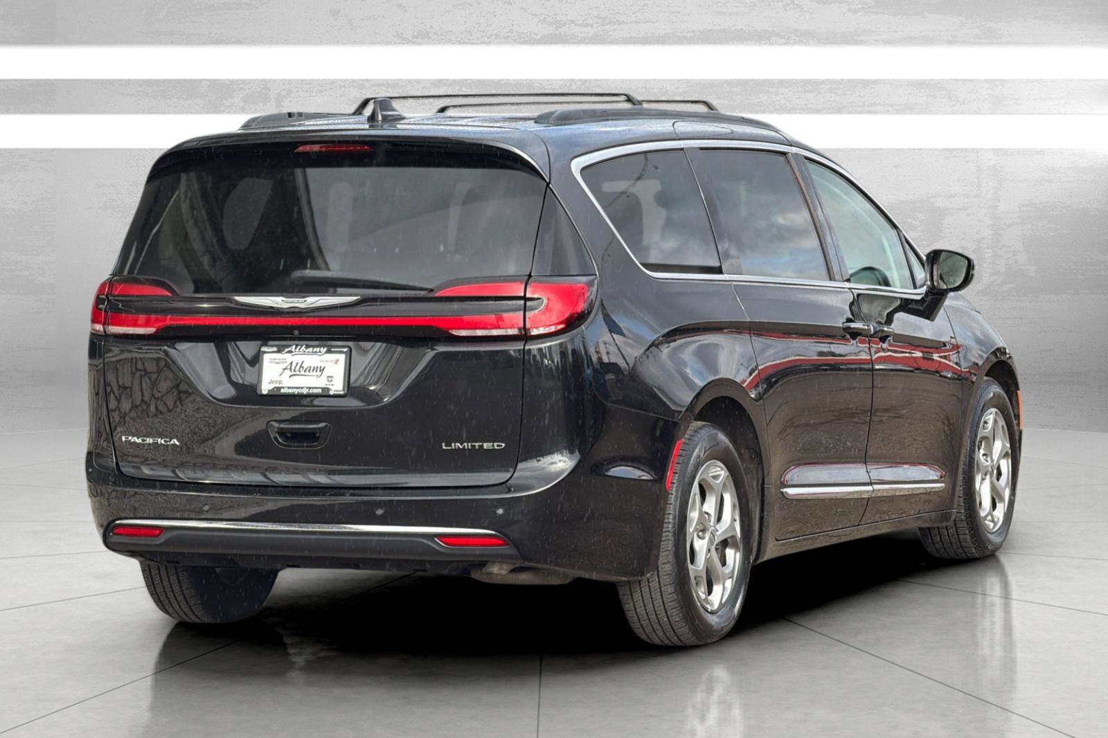Used 2023 Chrysler Pacifica Limited image 5