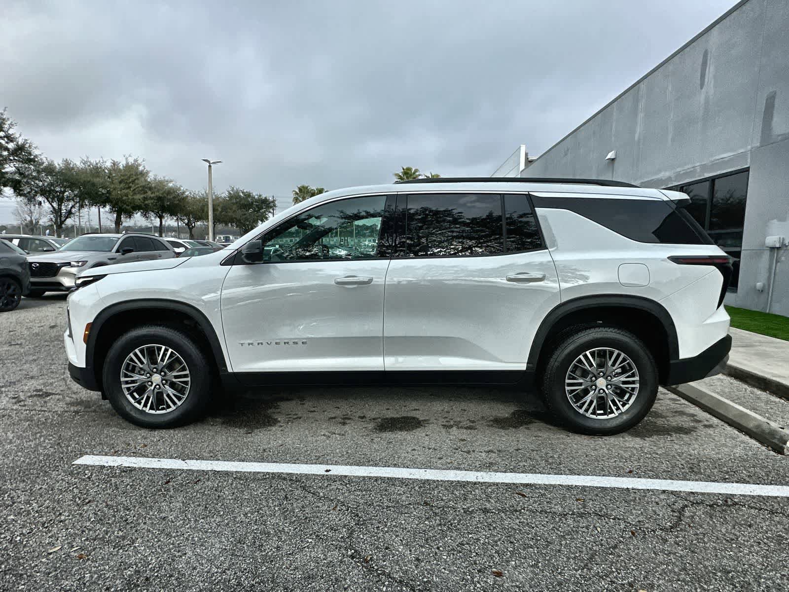Used 2024 Chevrolet Traverse LT image 5