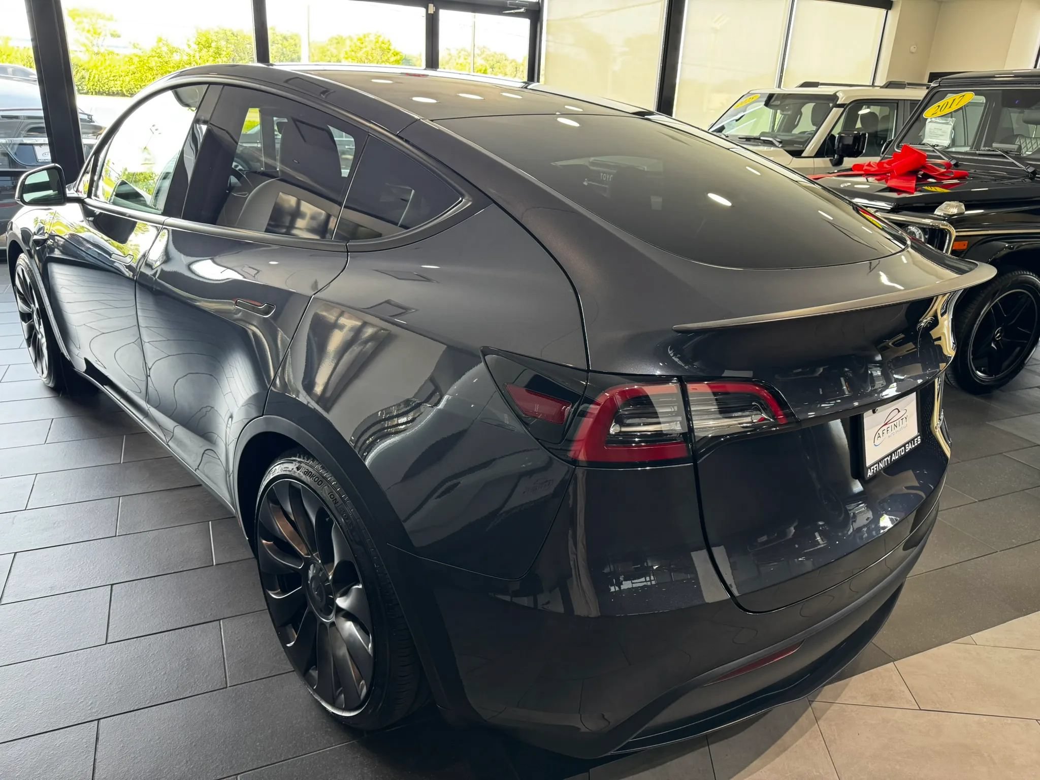 Used 2024 Tesla Model Y Performance AWD/4WD image 3