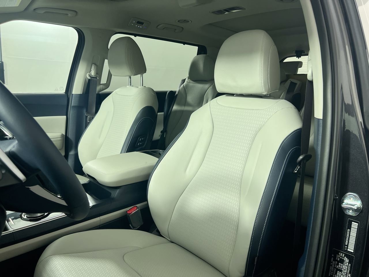 Certified 2025 Kia Carnival SX Prestige FWD image 14