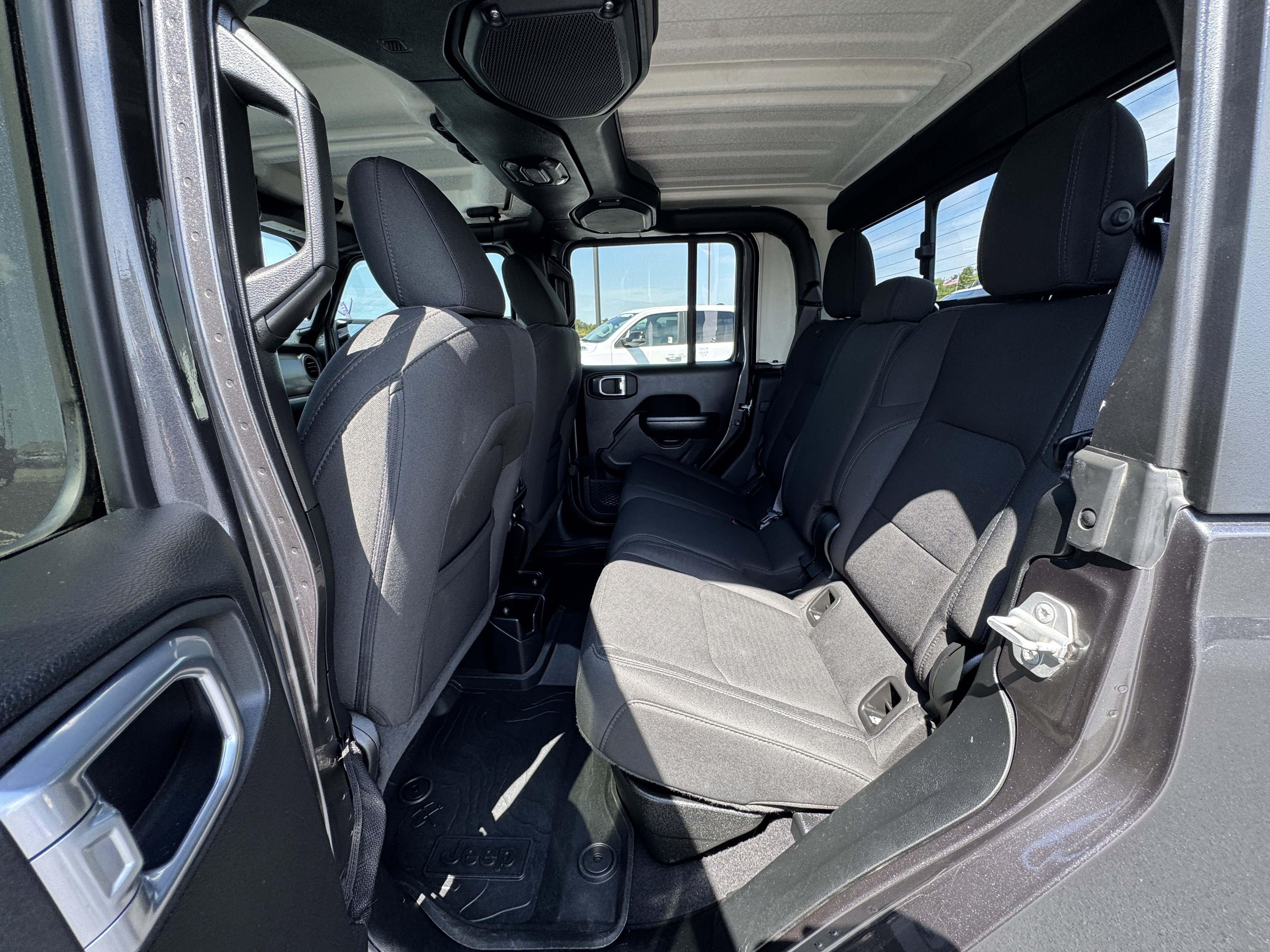 Used 2021 Jeep Gladiator Willys image 12