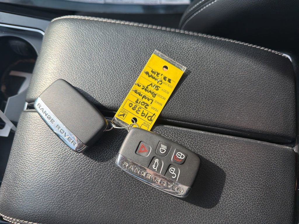 Used 2018 Land Rover Range Rover Velar R-Dynamic SE image 14