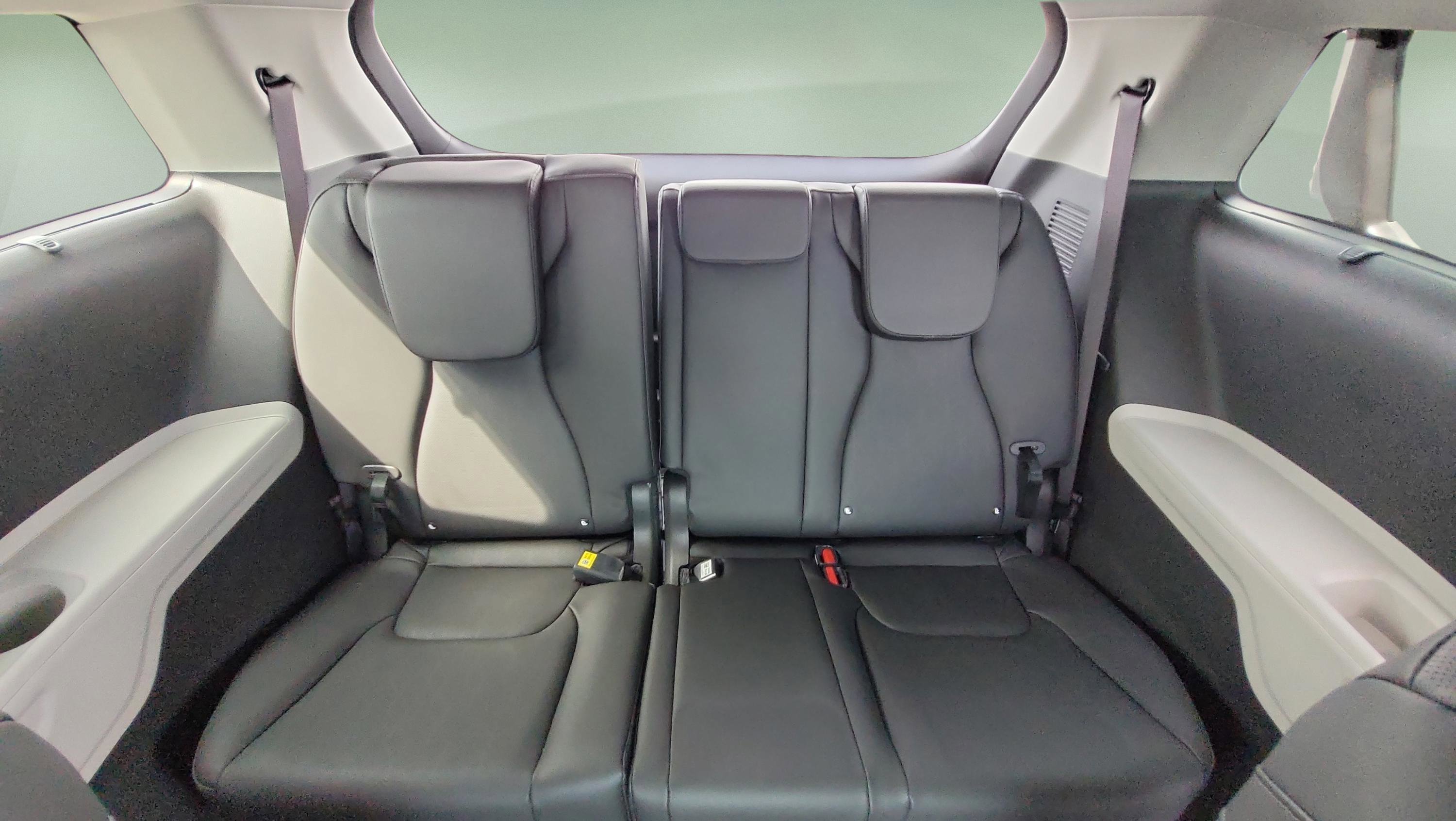 Used 2024 Kia Carnival EX image 24