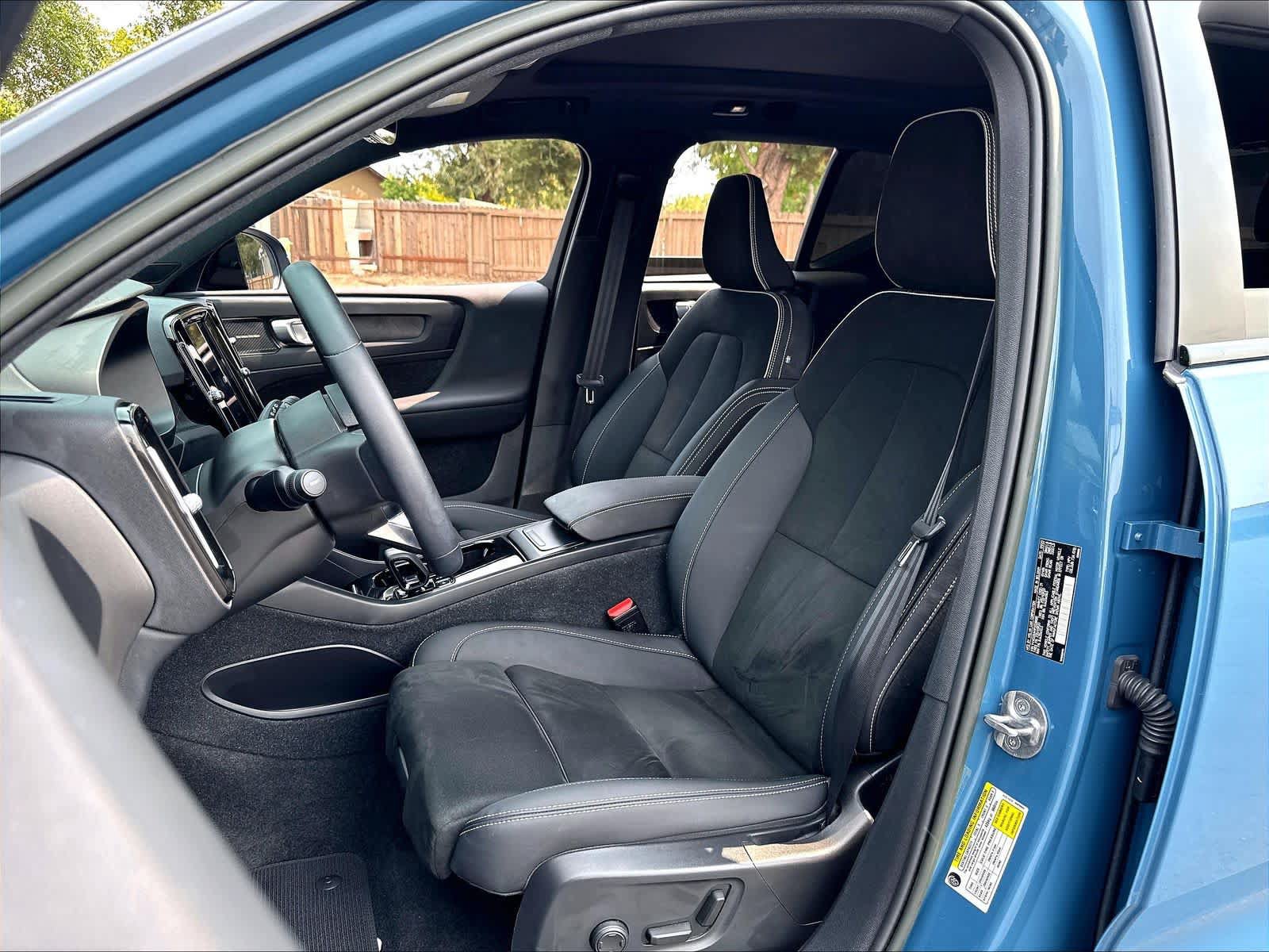 Used 2023 Volvo XC40 Recharge Ultimate AWD/4WD image 28