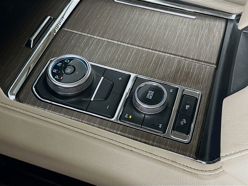 Used 2024 Ford Expedition Limited image 16