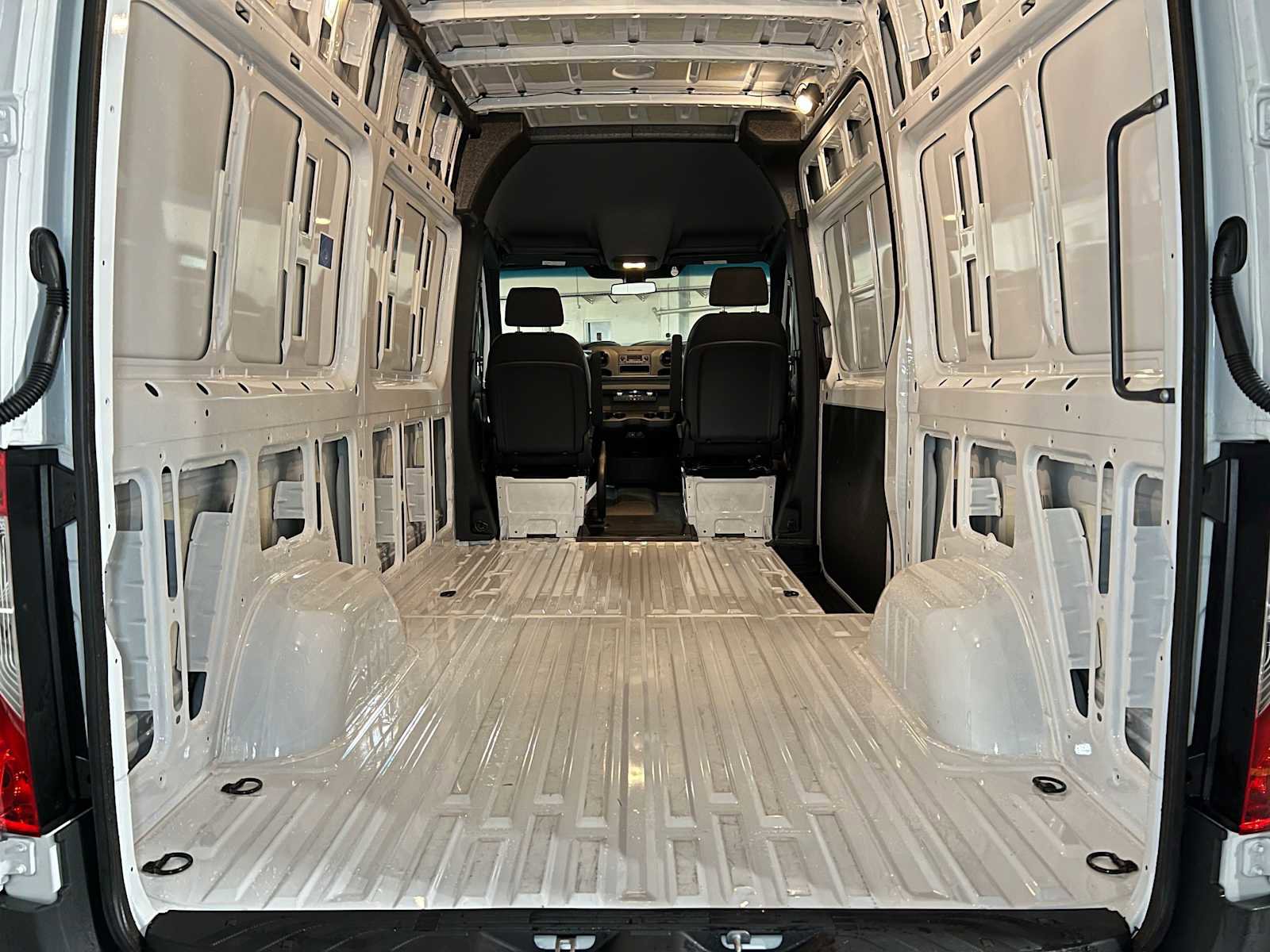 Used 2025 Mercedes-Benz Sprinter 2500 image 18
