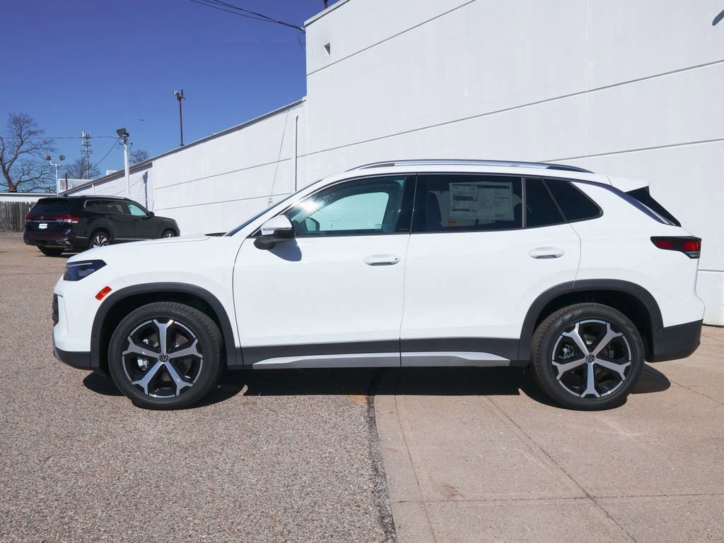 New 2026 Volkswagen Tiguan SE image 2