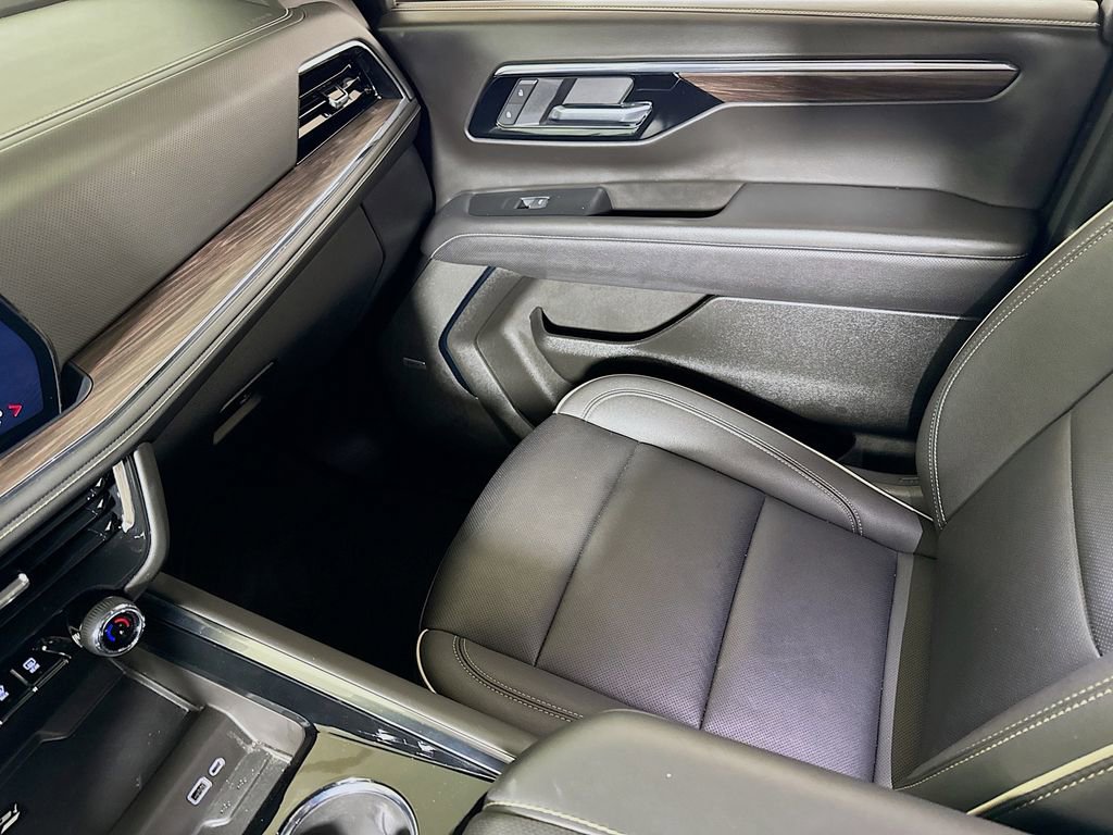 Certified 2025 Chevrolet Suburban Premier image 22