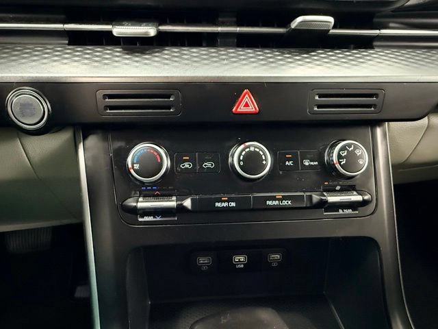 Used 2023 Kia Carnival LX FWD image 27