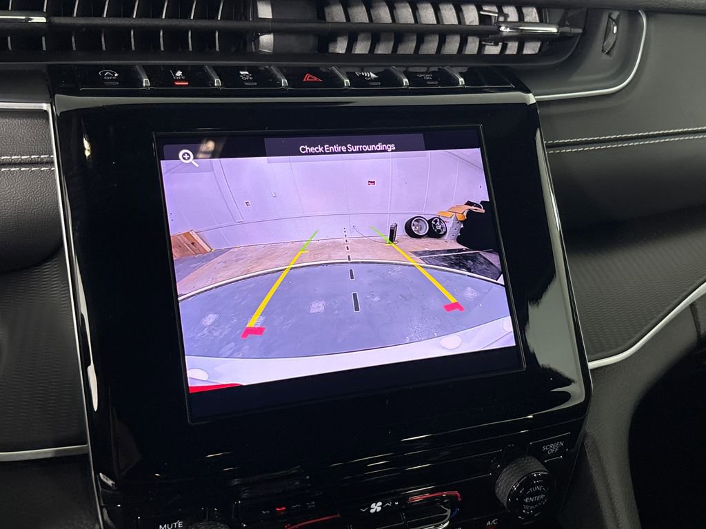 Used 2025 Jeep Grand Cherokee L Laredo image 21