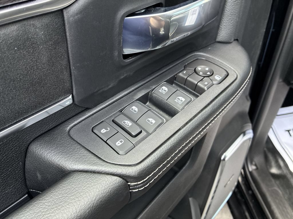 New 2026 RAM 4500 4x4 Crew Cab DRW w/ Laramie Trim Package image 13