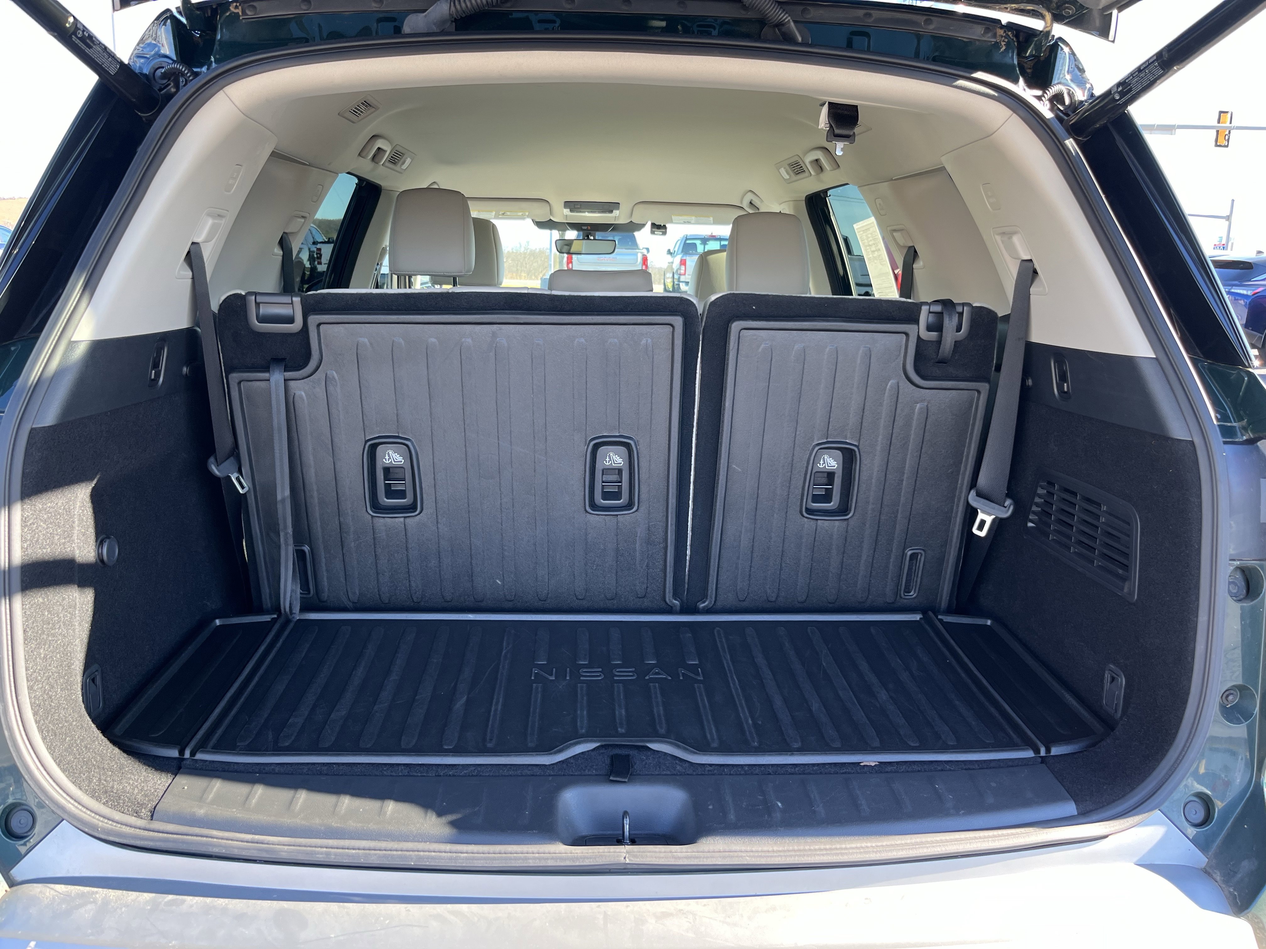 Used 2023 Nissan Pathfinder SL image 5