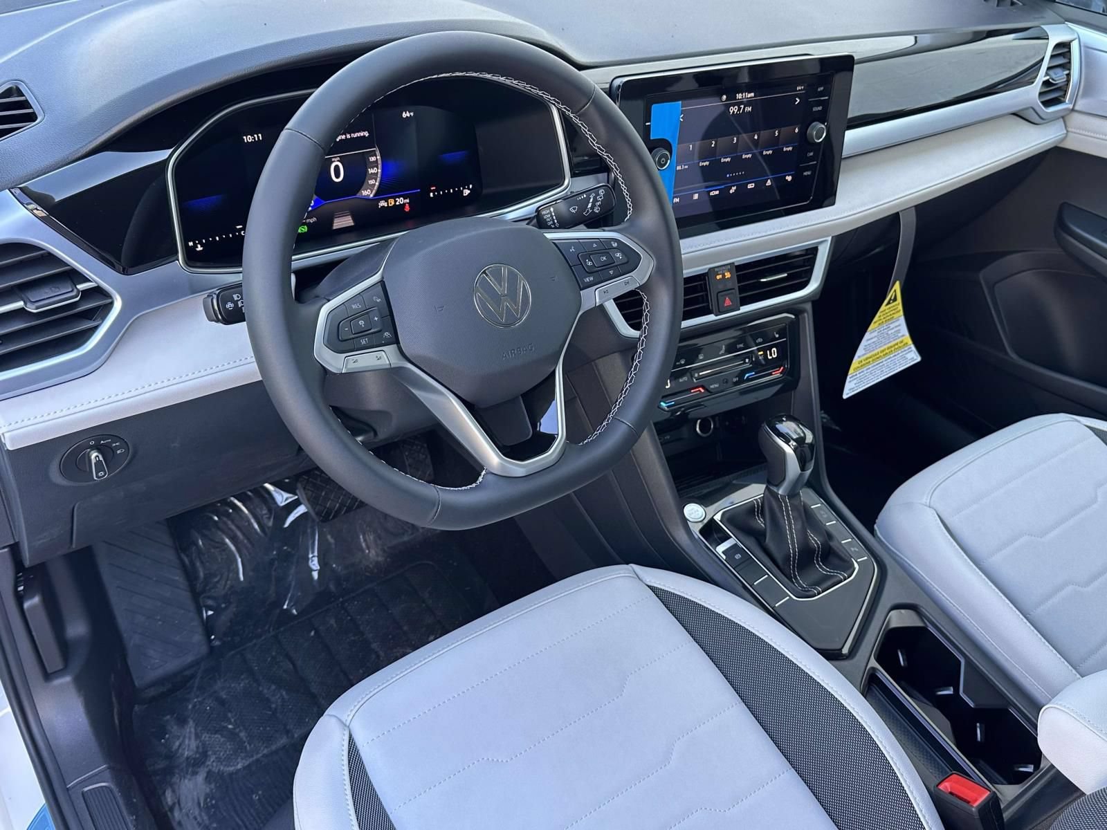 New 2026 Volkswagen Taos SE FWD image 10