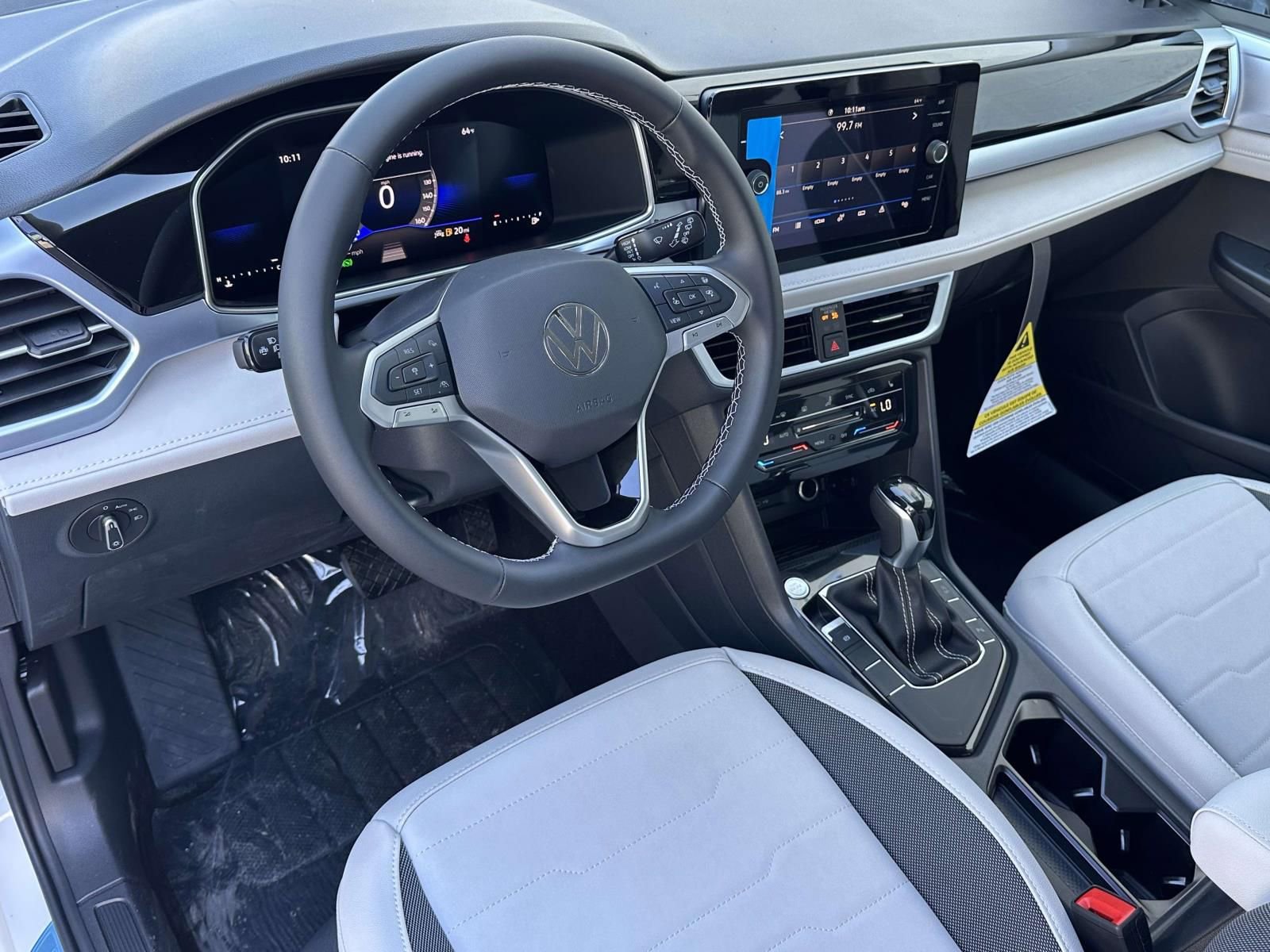 New 2026 Volkswagen Taos SE image 10