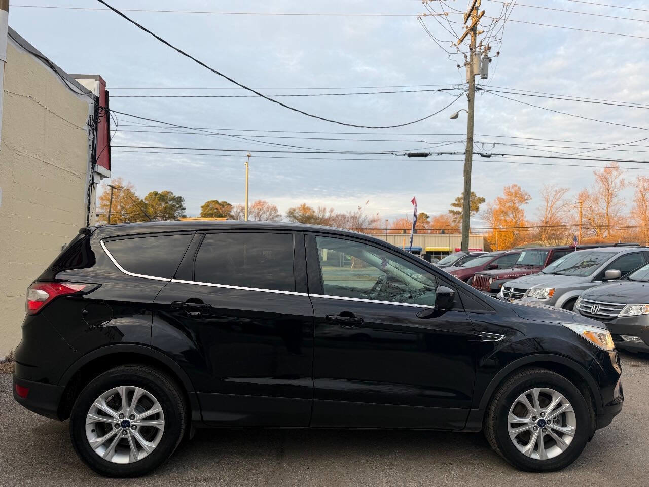 Used 2017 Ford Escape SE image 5