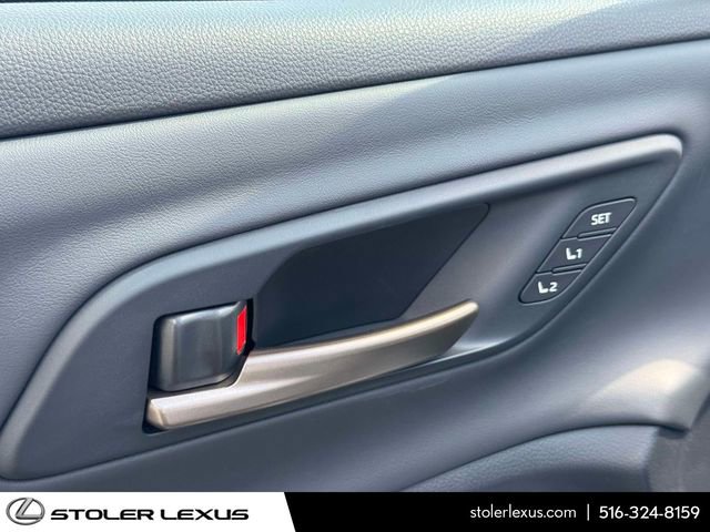 Used 2025 Toyota Crown Signia AWD/4WD image 19