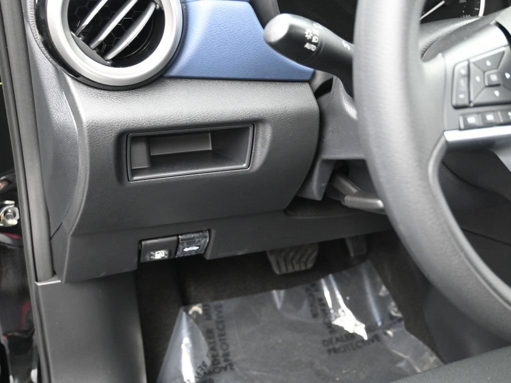 New 2025 Nissan Versa SV w/ Trunk Package FWD image 12