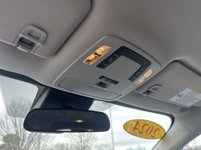 Used 2024 Toyota Sienna LE image 28