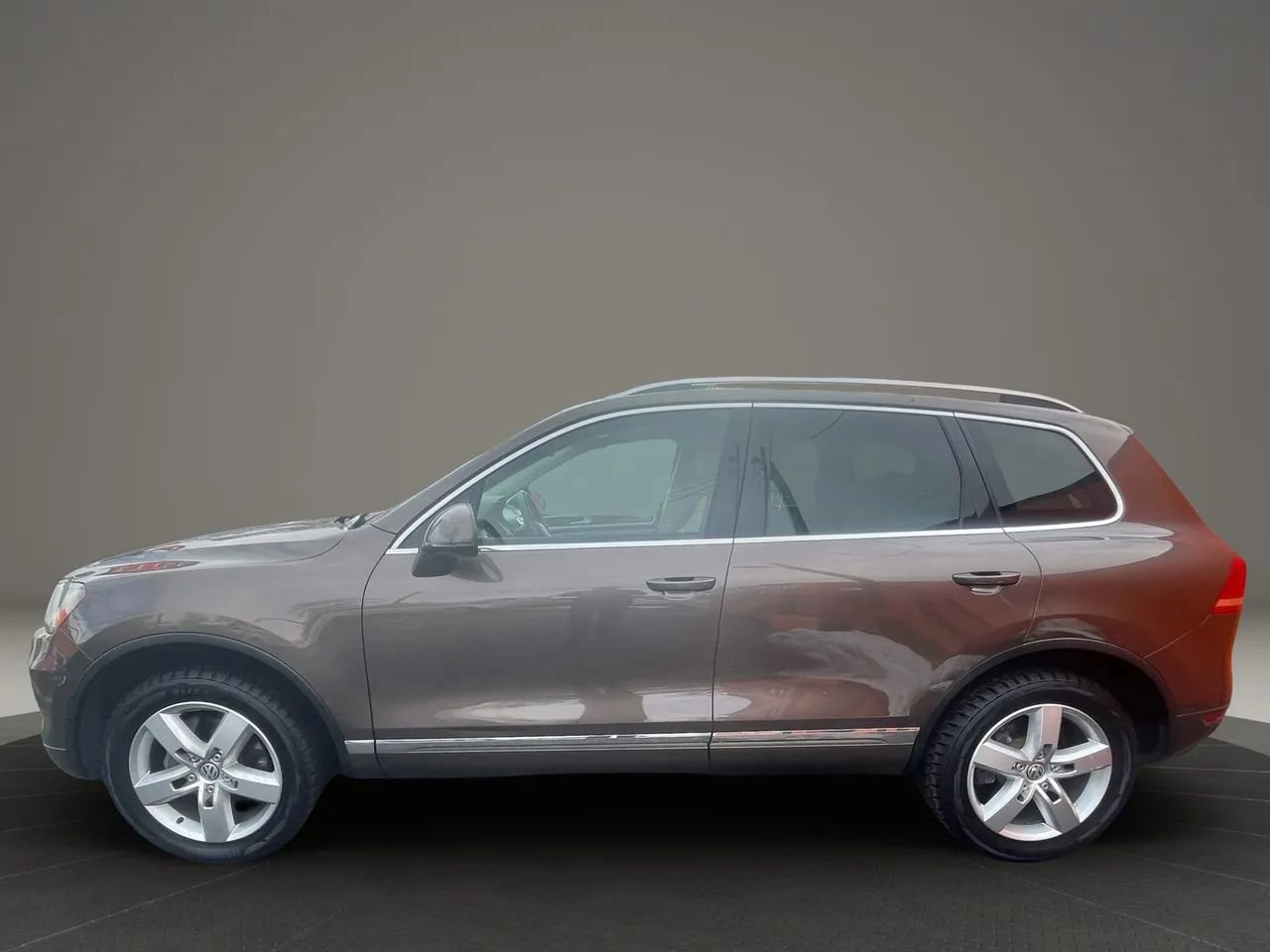 Used 2013 Volkswagen Touareg TDI image 28