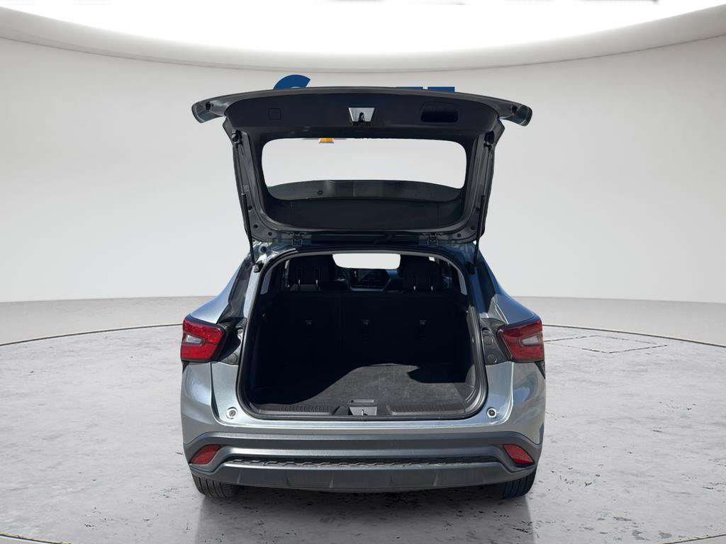 Used 2024 Chevrolet Trax LS w/ LS Convenience Package FWD image 27