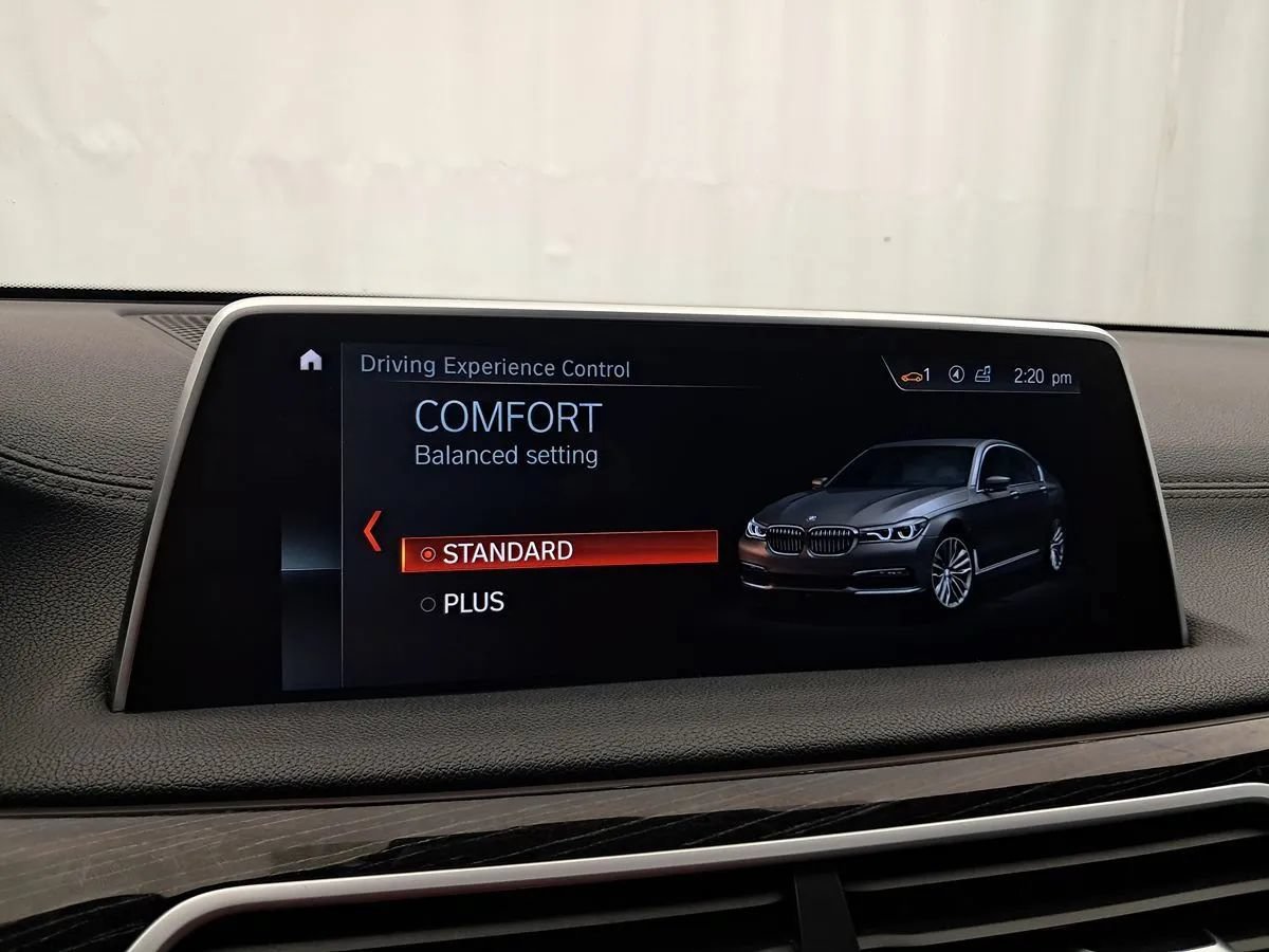 Used 2019 BMW 750i xDrive w/ M Sport Package AWD/4WD image 31