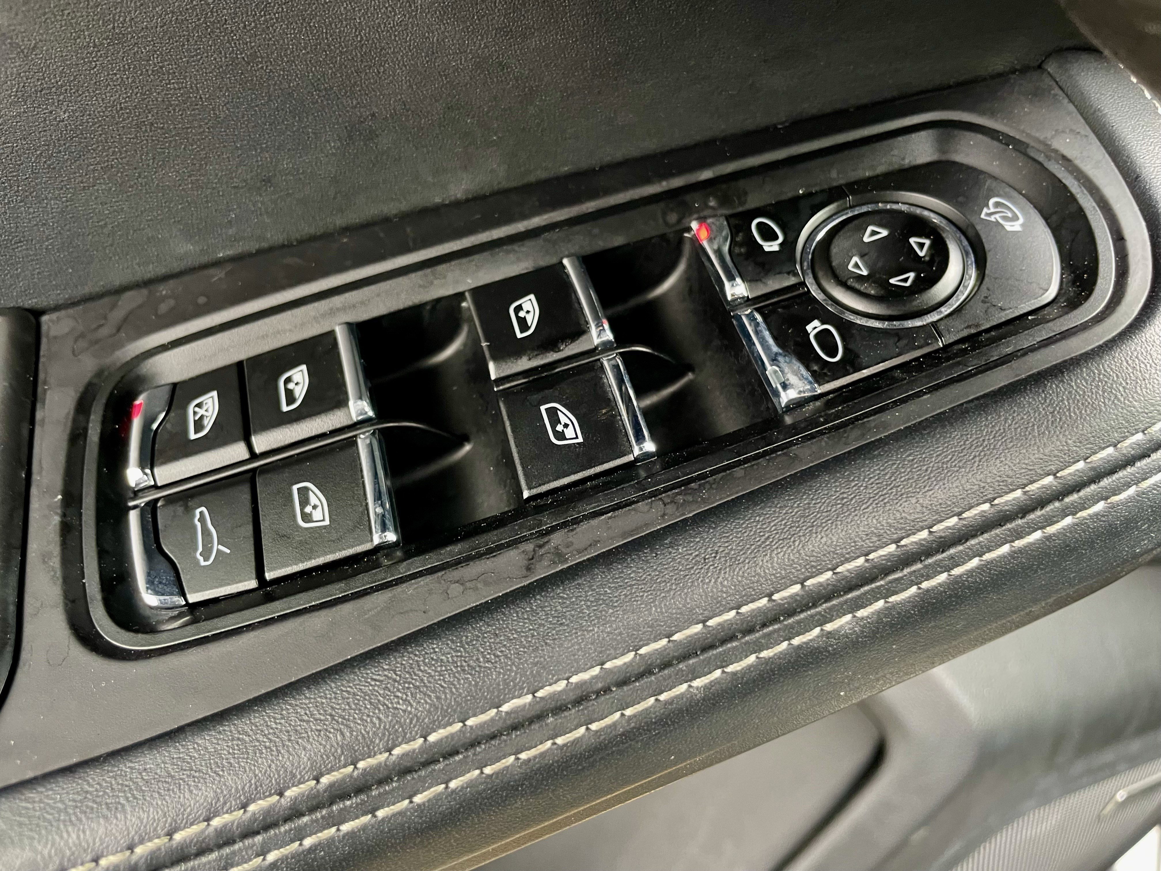 Used 2023 Porsche Macan S w/ Premium Package Plus image 11