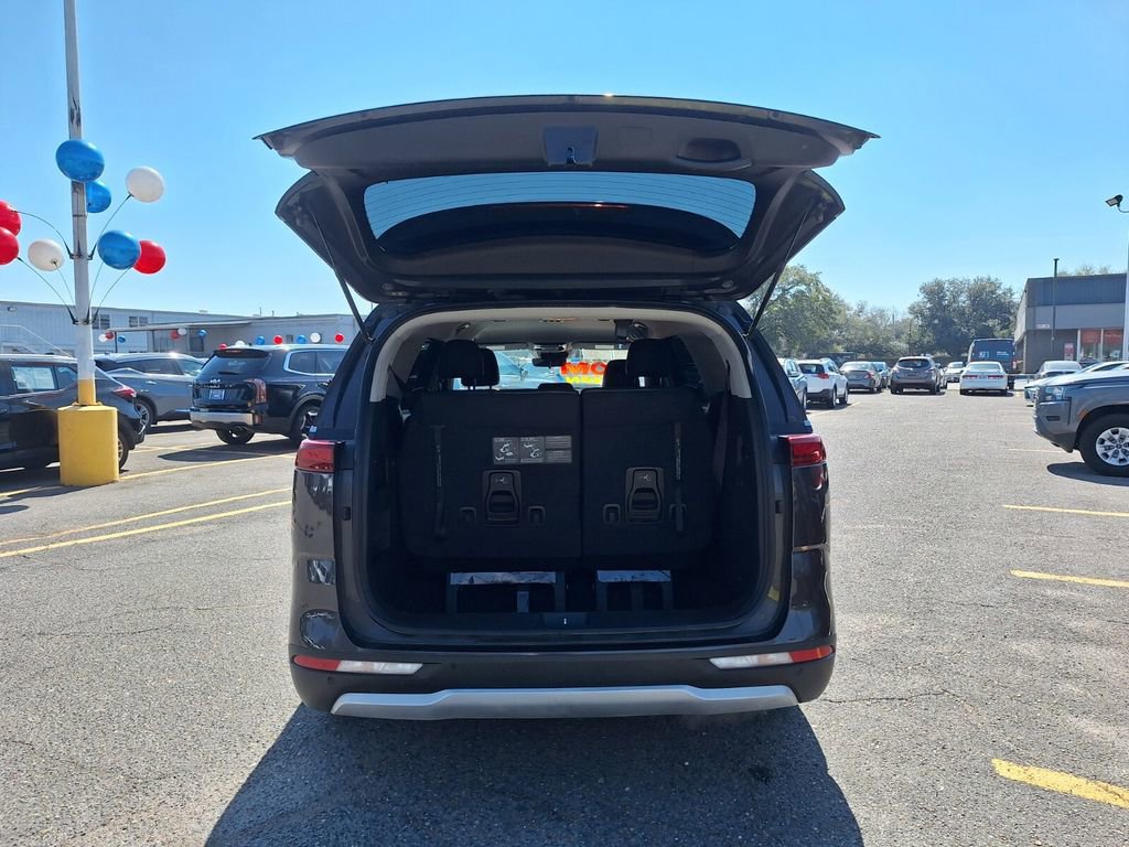 Used 2023 Kia Carnival LX image 26