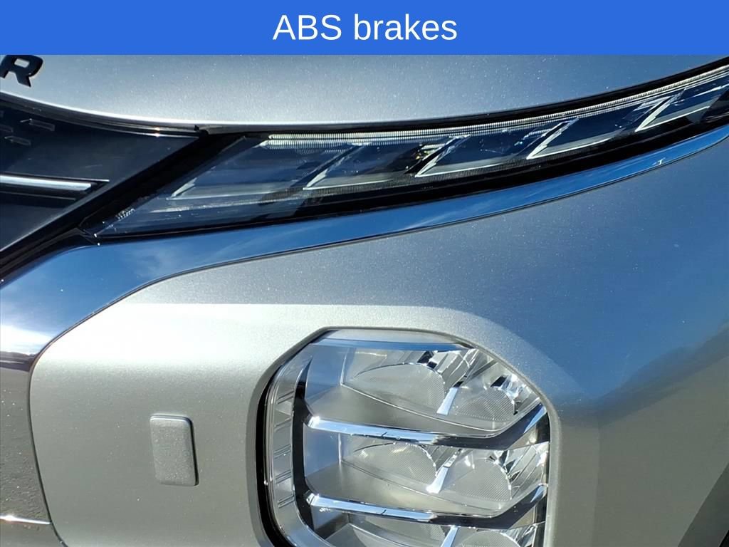 Used 2023 Mitsubishi Outlander 4WD Plug-In Hybrid image 11