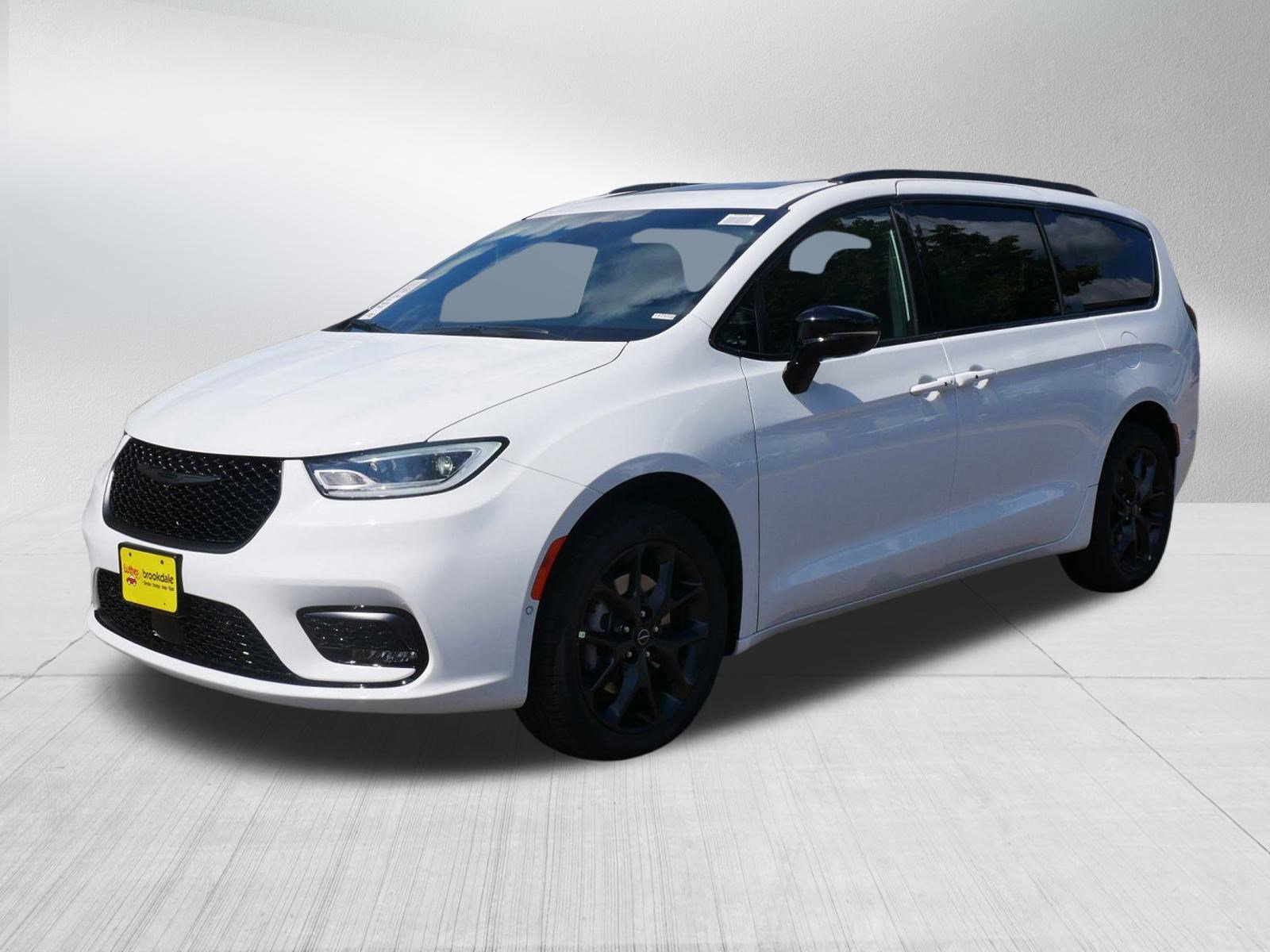 New 2026 Chrysler Pacifica Limited w/ S Appearance Package image 3