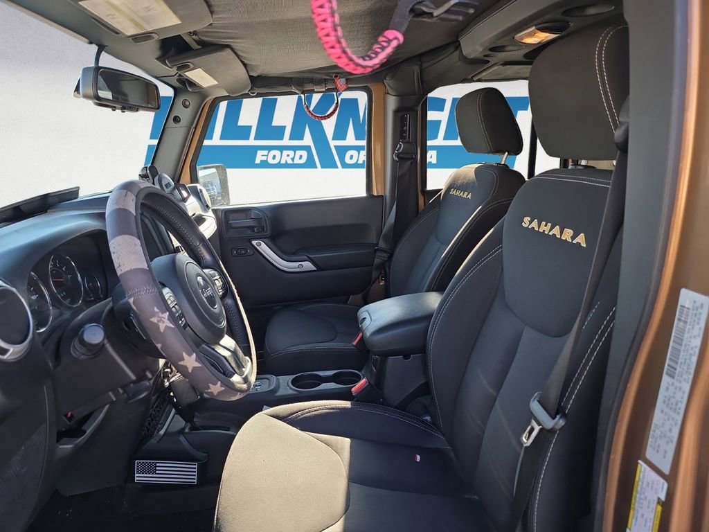 Used 2015 Jeep Wrangler Unlimited Sahara w/ Connectivity Group image 9