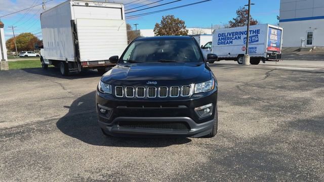 Used 2018 Jeep Compass Latitude w/ Cold Weather Group AWD/4WD image 3