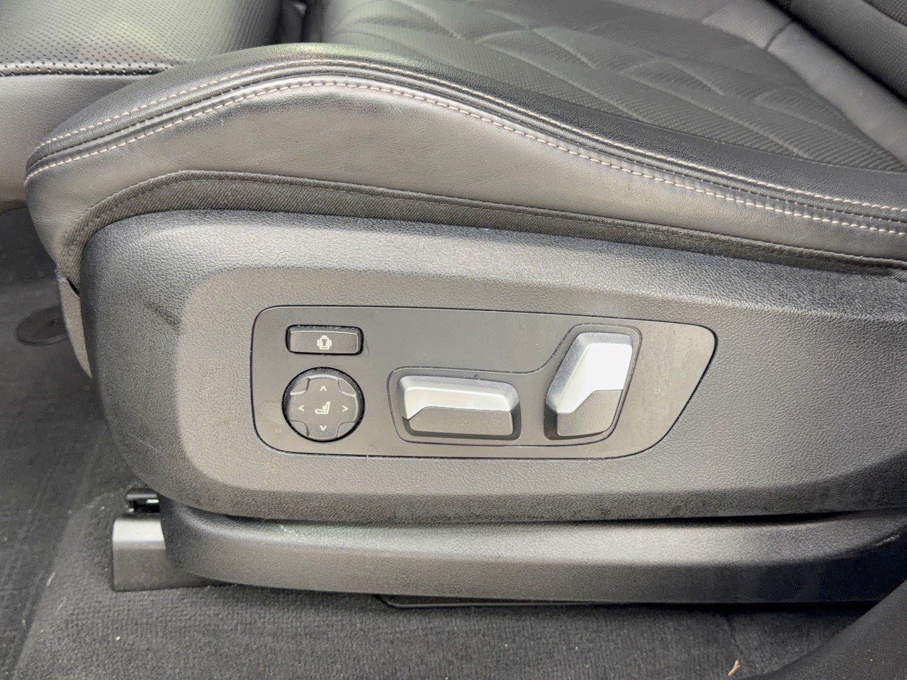 Used 2024 BMW X5 xDrive40i w/ Parking Assistance Package AWD/4WD image 16