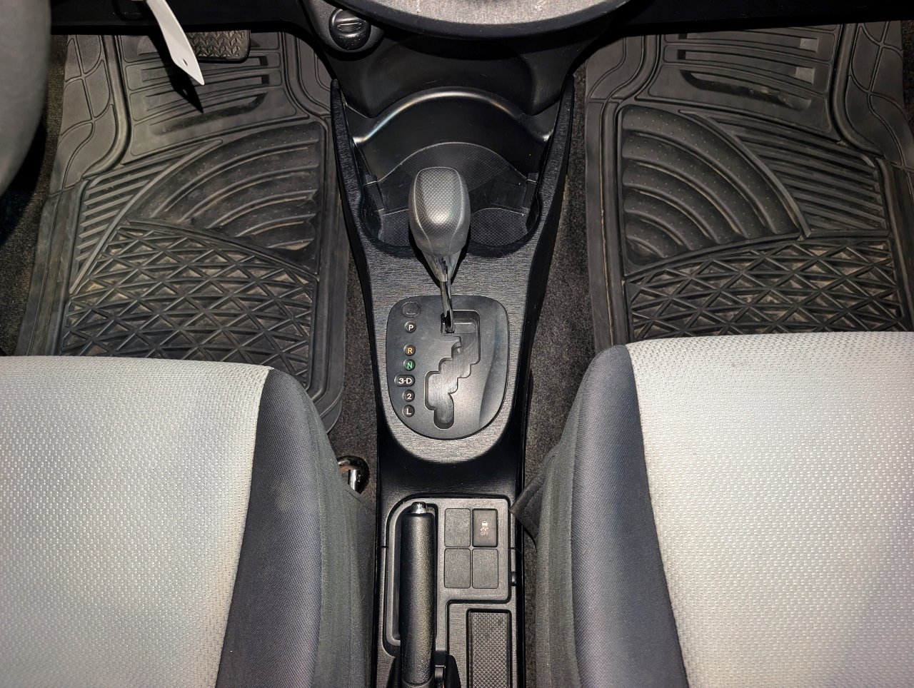 Used 2014 Toyota Yaris LE FWD image 30