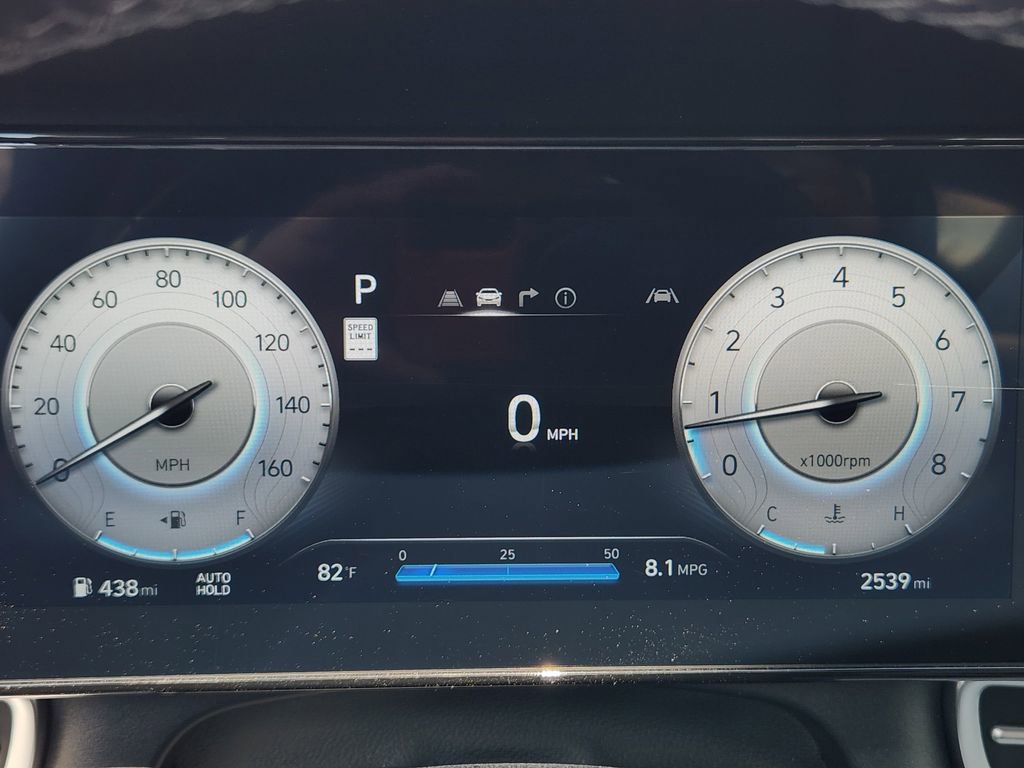 Used 2025 Hyundai Elantra Limited image 12