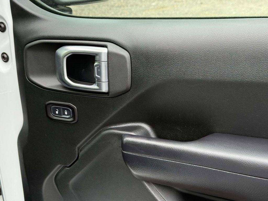 Used 2018 Jeep Wrangler Unlimited Sport S image 8