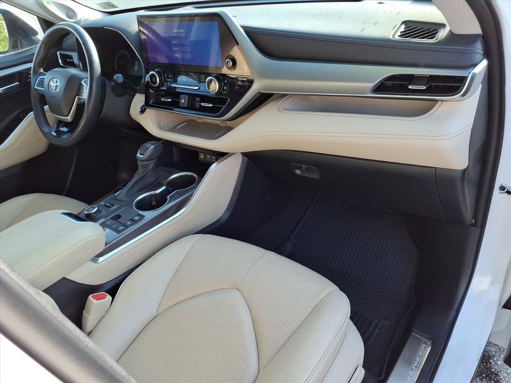 Used 2023 Toyota Highlander Platinum AWD/4WD image 18