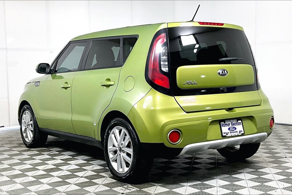 Used 2017 Kia Soul + image 10