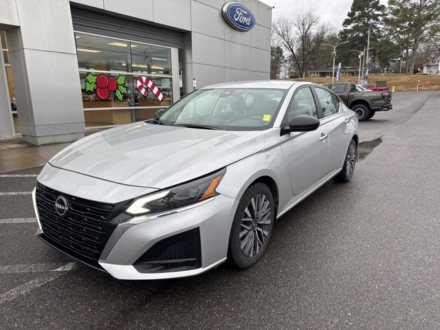 Used 2024 Nissan Altima 2.5 SV image 1