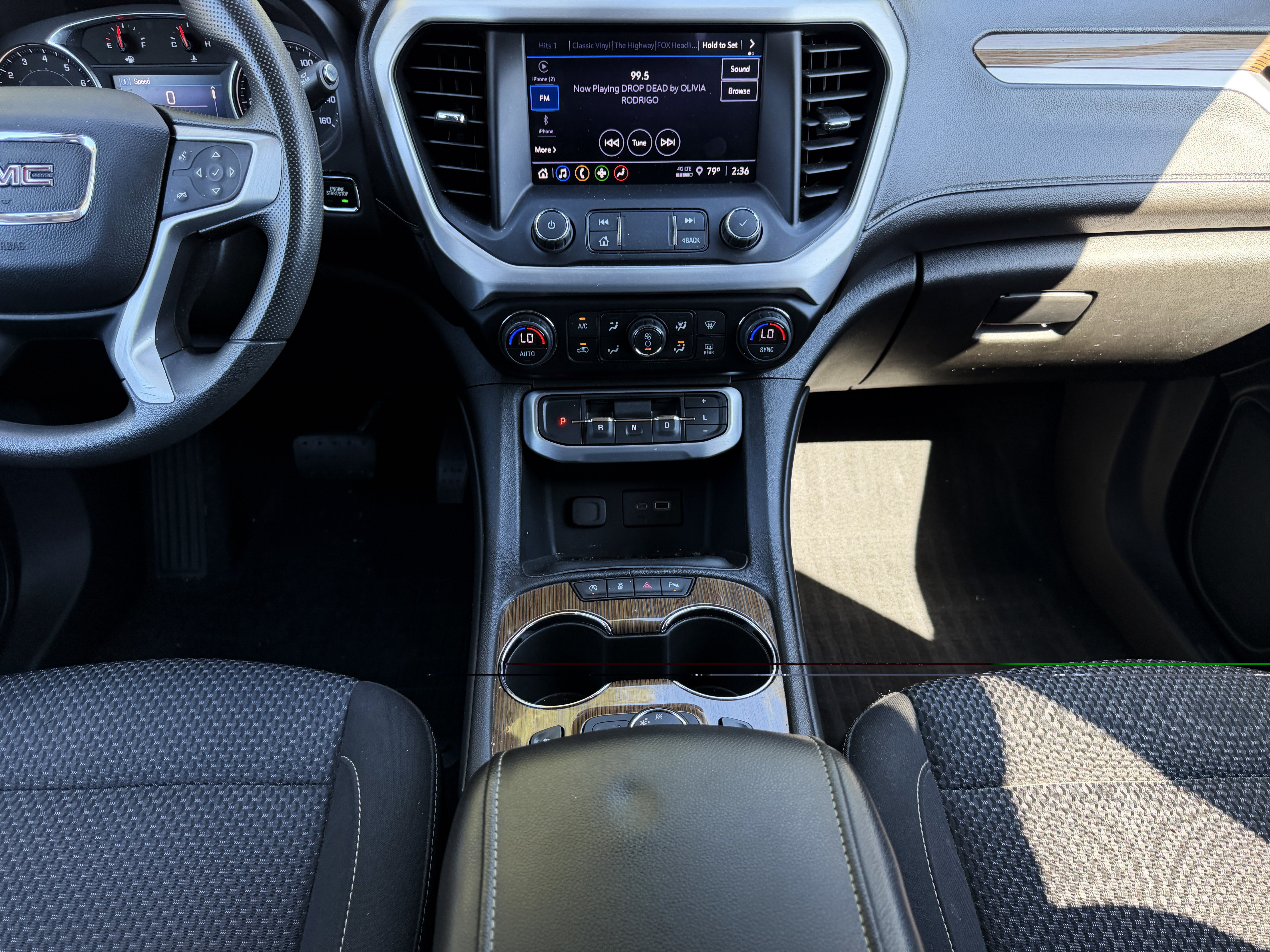 Used 2021 GMC Acadia SLE w/ Driver Convenience Package FWD image 7