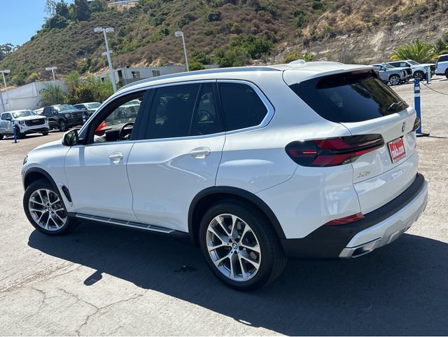 Used 2024 BMW X5 sDrive40i w/ Premium Package RWD image 3