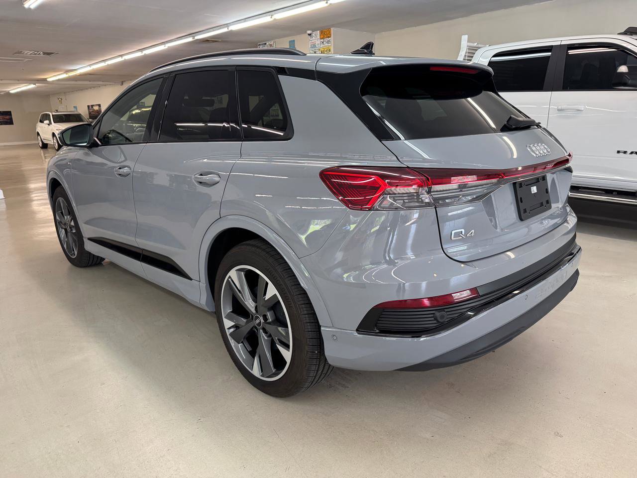 Used 2024 Audi Q4 e-tron Premium Plus w/ Premium Plus AWD/4WD image 5